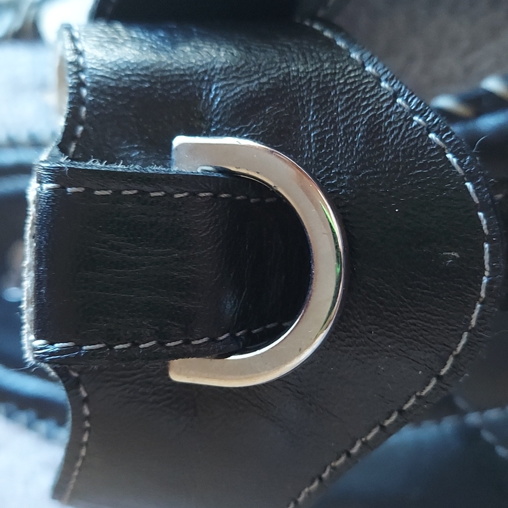 Sandals....size 8.5 - Picture 2 of 6